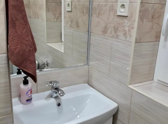 -біля вокзалу-недалеко від центру-городоцька 131 Apartament